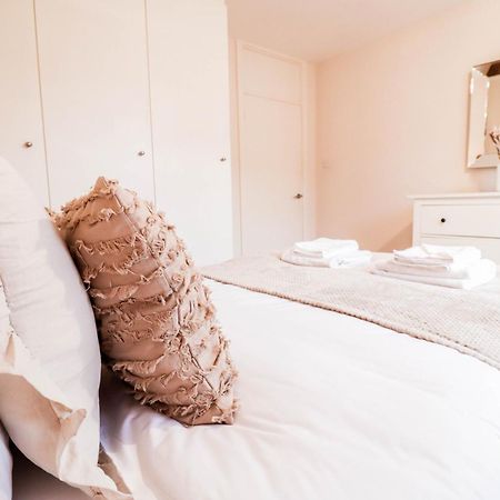 Gorgeous 2-Bedroom London Apartment 런던 외부 사진