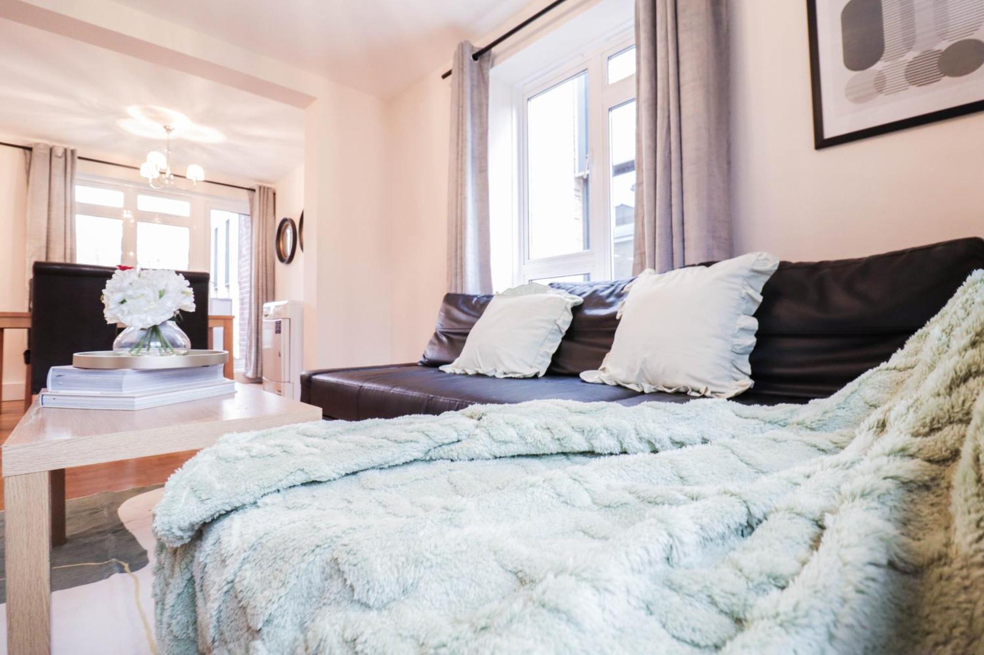 Gorgeous 2-Bedroom London Apartment 런던 외부 사진